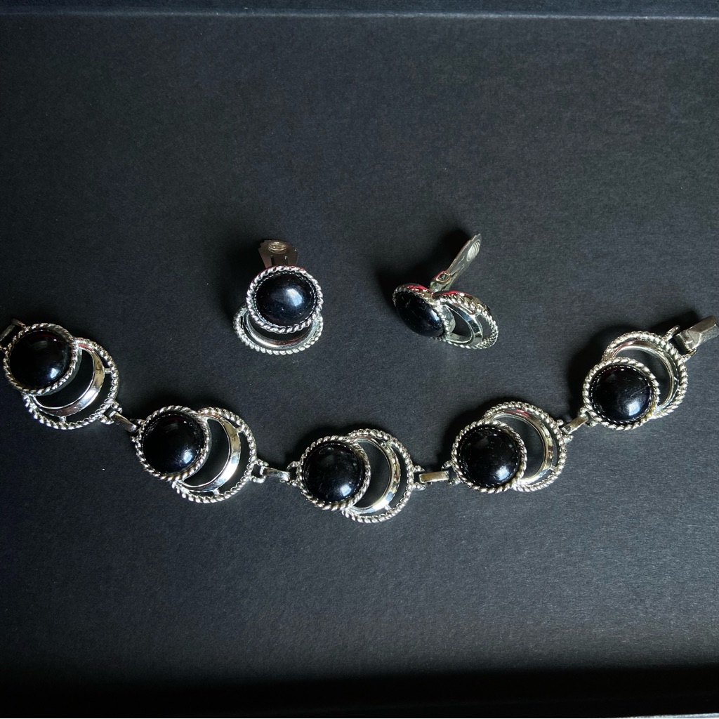 Guc - Vintage Sarah Coventry Black Cabochon Silver Tone Bracelet Earrings 28$